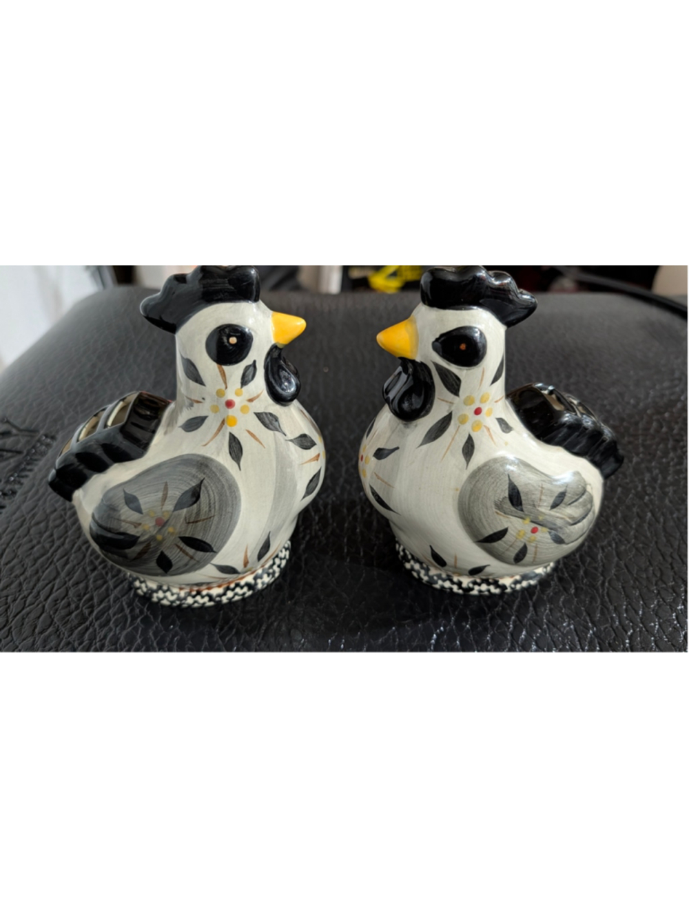 Temp-tations Ceramic Chicken measuring cup holders. One Size White Black